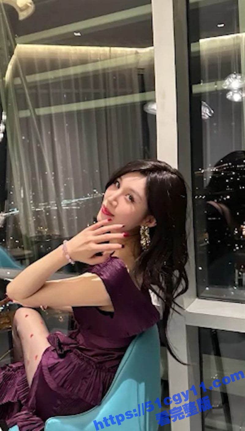 偷偷与妈妈的闺蜜勾搭在一起 30多岁风韵犹存的极品少妇 被三天两夜连续调教 各种姿势疯狂爆操！