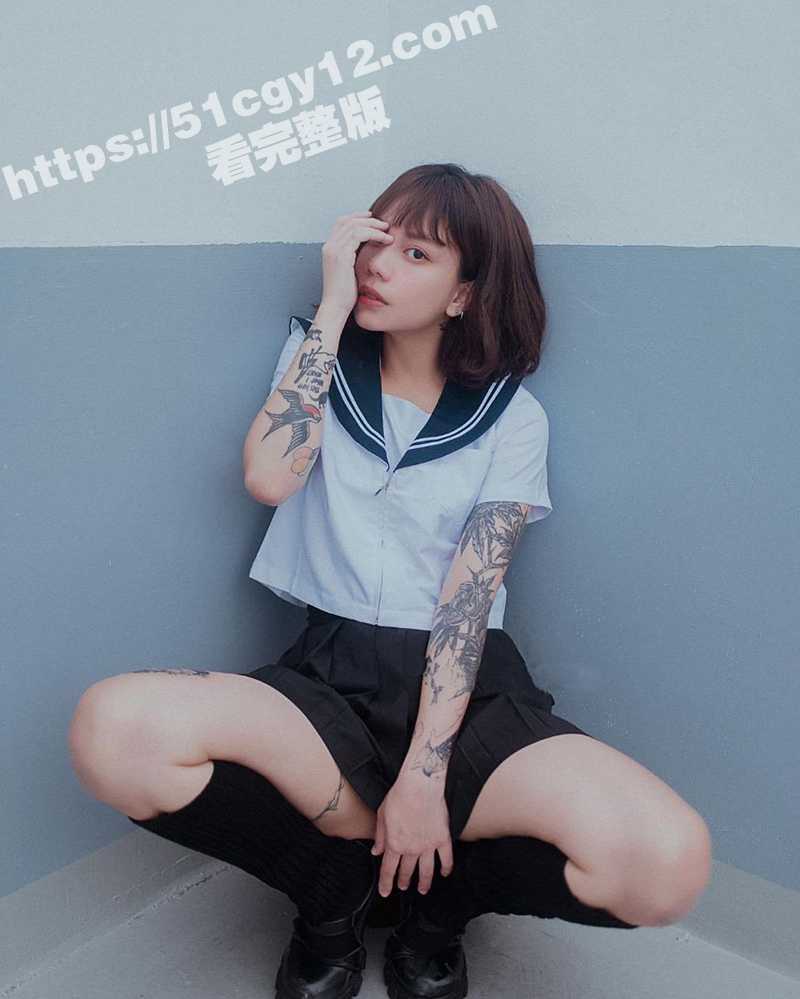 摄影师约炮内射短发纹身妹-3