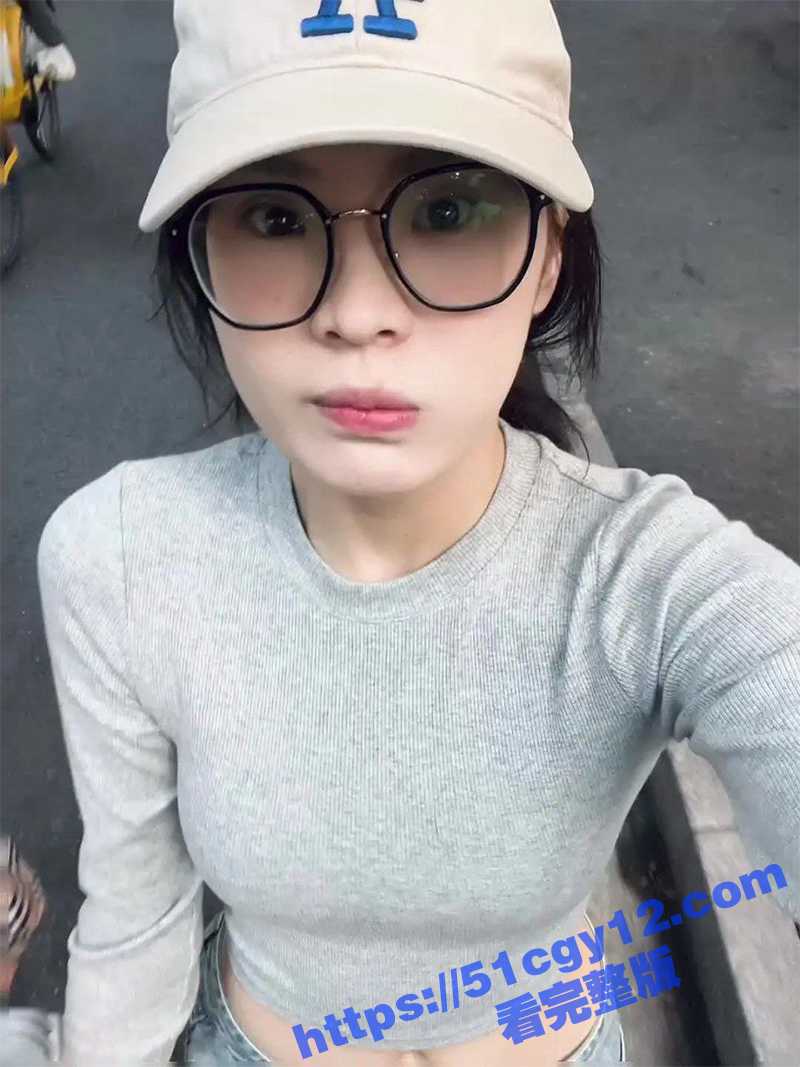 富二代约炮大神 只约高质量女大学生 清纯甜妹被成功拿下 各种口交爆操肆意玩弄 彻底沦为大神的精盆之一！
