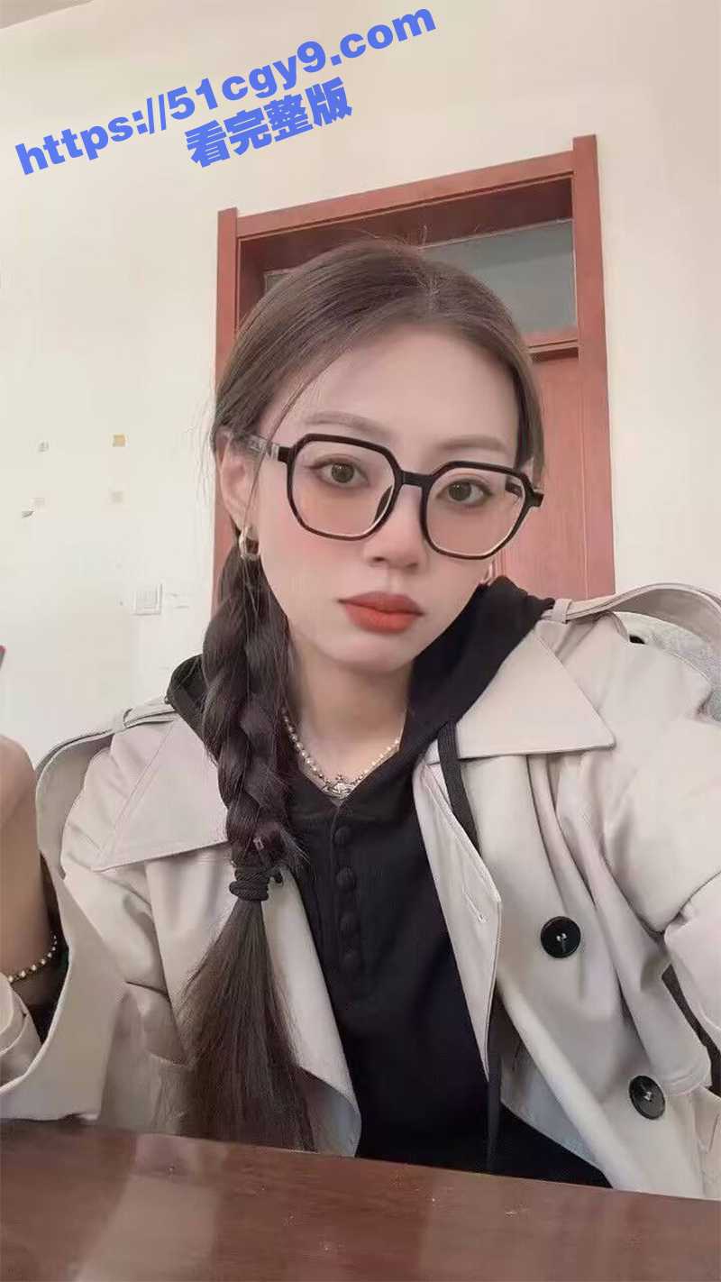 广州职业学院反差眼镜妹 赵慧 酒店被男友口爆插嘴激情后入暴力骑乘 自拍露脸被渣男放到网上卖钱！