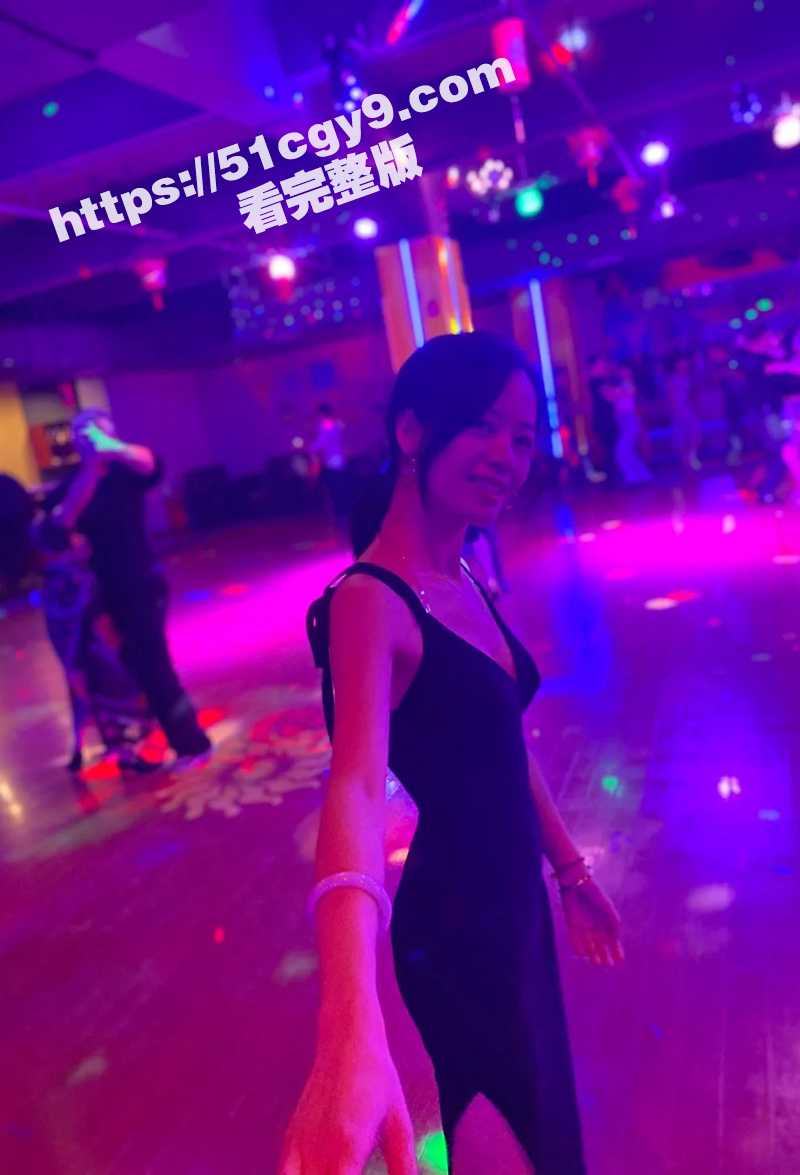 色情莎莎舞舞厅探店偷拍 各种性感舞女坐等挑选 十元一曲摸奶抠逼 百元就可领走爆操！