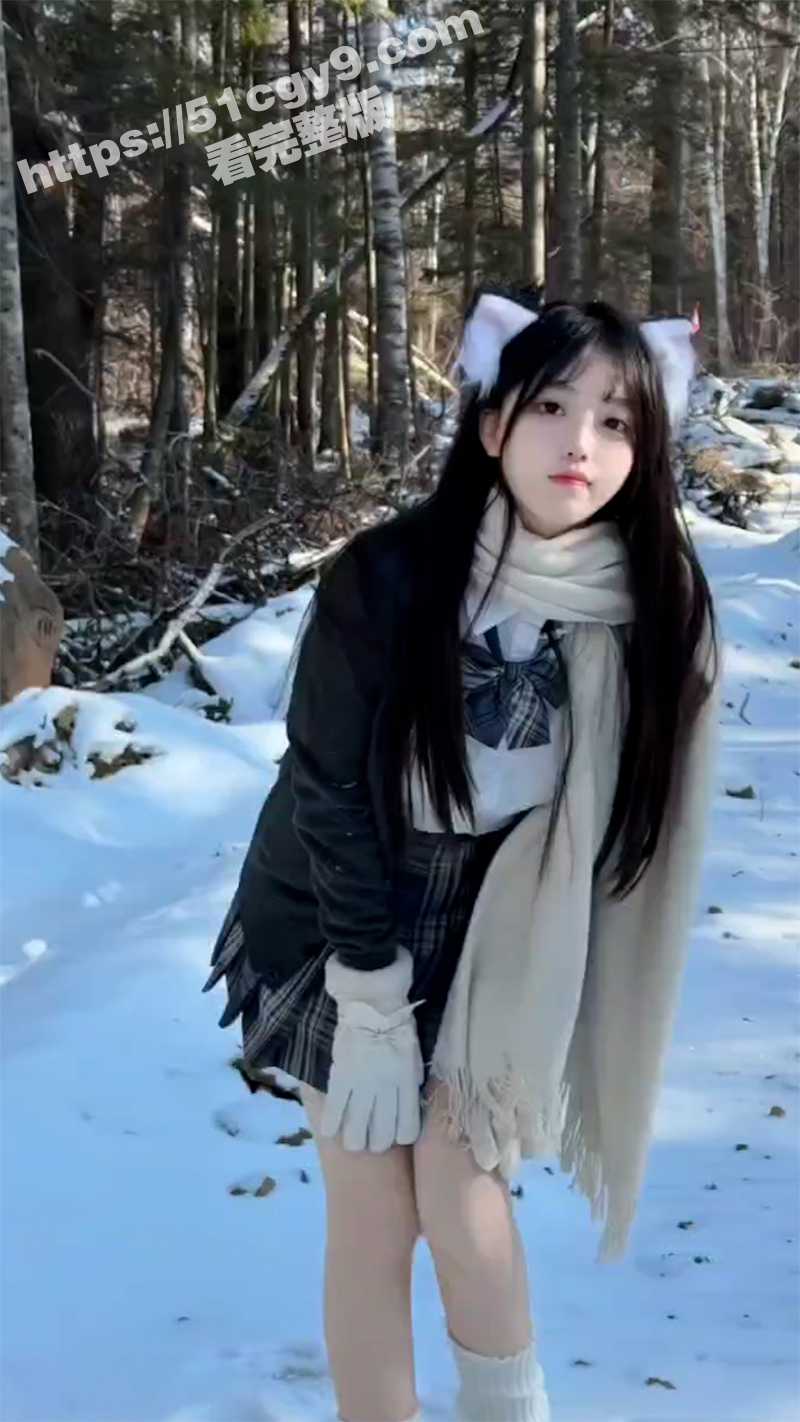 抖音高颜值反差网红 天降之雯 网络上清纯可爱小甜妹 现实里每天换一个男模 难道女人有钱也会变坏吗？