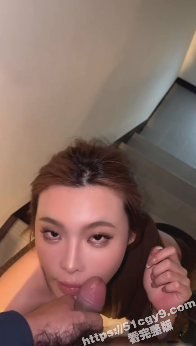 台湾巨乳健身母狗 kitty 新作 停车场监控下激情口交啪啪 美乳翘臀简直就是行走的肉便器！