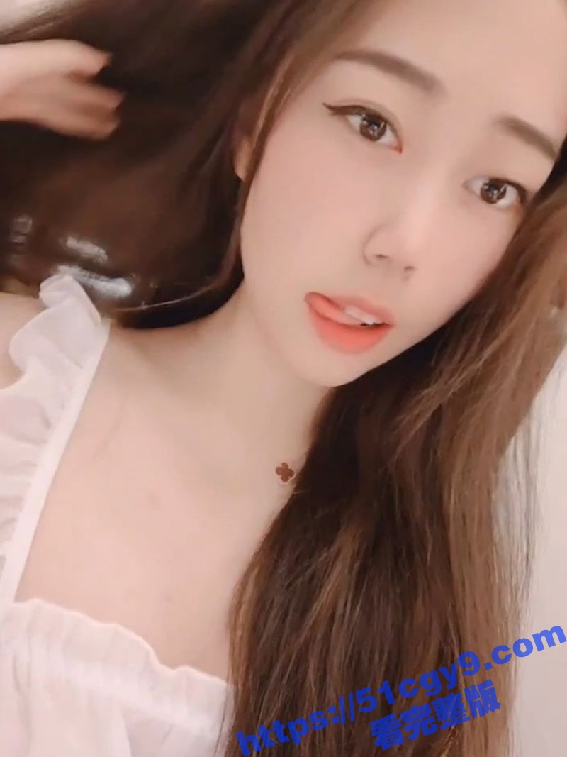 高颜值极品女大学生裸聊视频流出 粉嫩大奶水晶棒乳交 肛塞玩弄白虎骚穴和菊花！