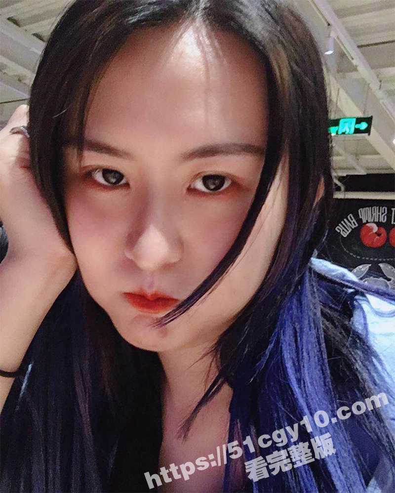 广东极品大奶骚妻 方诗琴 微胖天花板自带母狗气质 背着老公给网友展示大奶骚穴 简直浪的飞起！