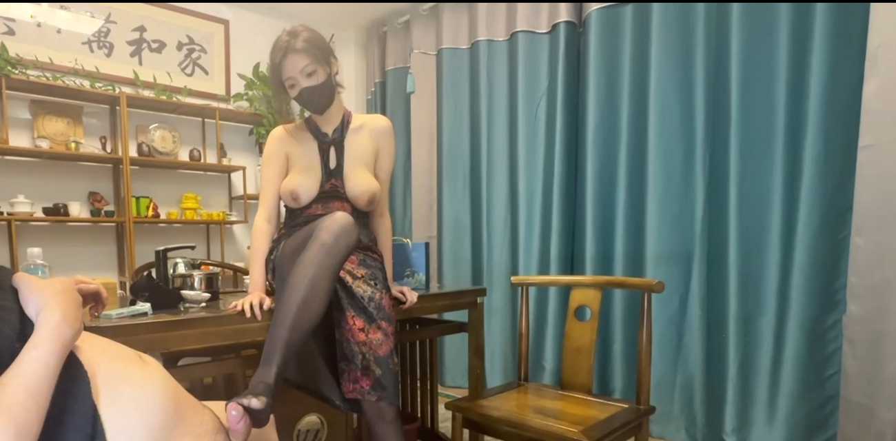 巨乳女神 情深叉喔 最新剧情福利 茶艺师的销售淫技 为了业绩出卖肉体 连续让老板内射两次！