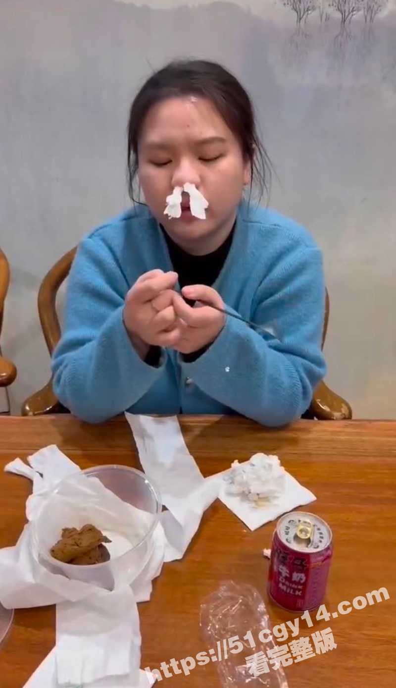 猎奇大赏！小仙女自信高价点男模被操爽后 发现没钱结账自愿吃屎抵账！