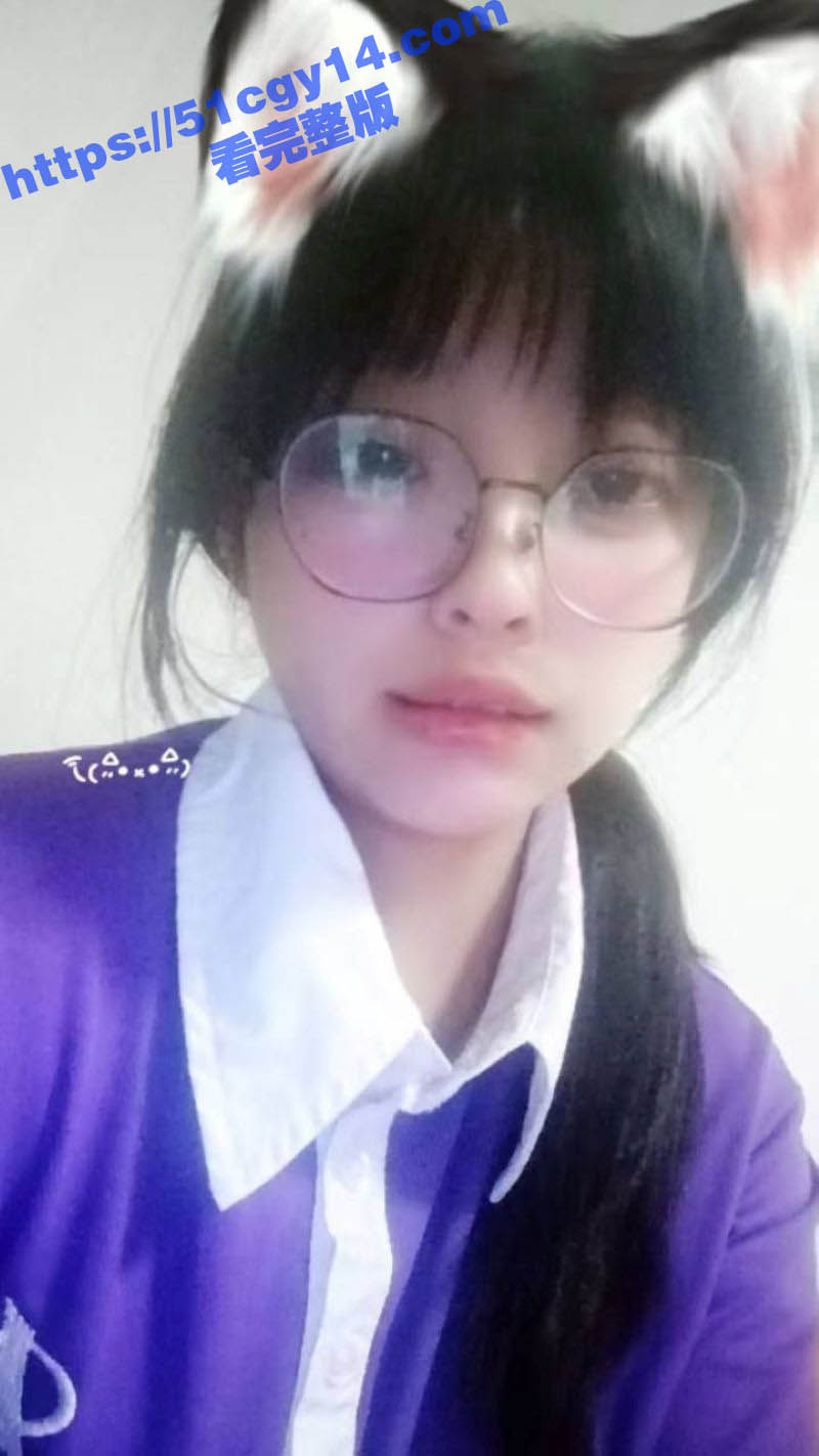 山东青岛大学生 王薇 背着男朋友网上裸聊 主动献出娇嫩身躯 粉嫩骚穴自慰骚到爆表！