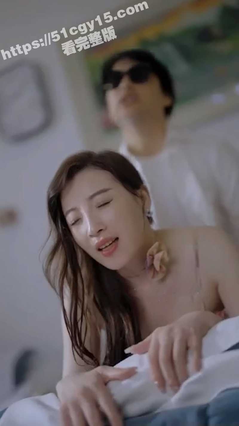 擦边短剧《逍遥圣手》小伙靠着一双按摩手法 勇闯花都！开头即暴击 这表情这呻吟确定没有搞里面吗？