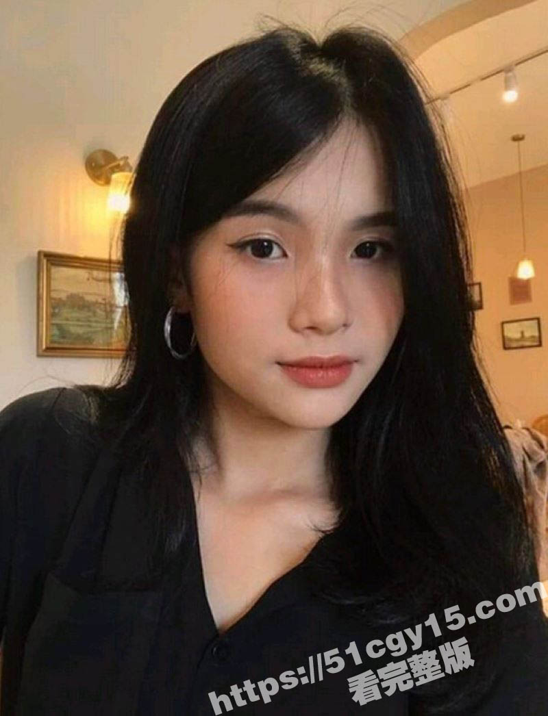 美女大学生模特面试 被大神冒充机器人诱骗 脱光衣服展示身材和私密部位 娇嫩酮体诱惑十足！