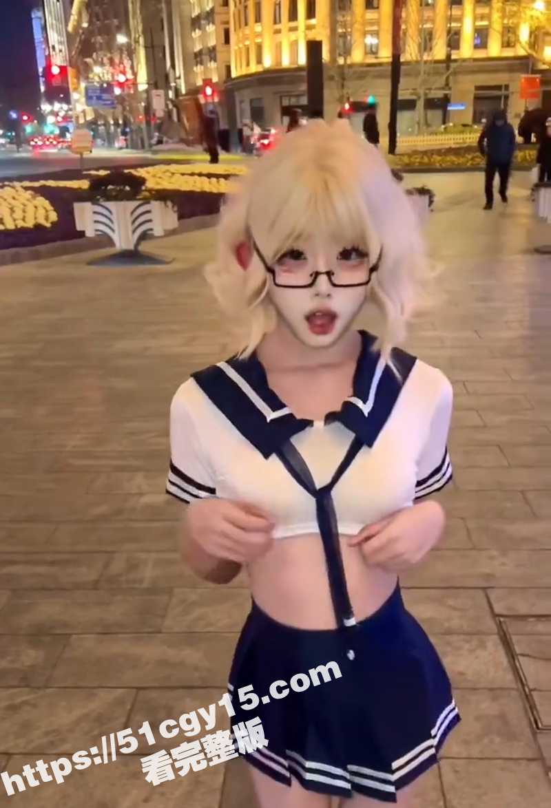 成都极品颜值少女萝莉 12w 约炮口交视频被曝 在外网上自称母狗 喊着要吃肉棒！