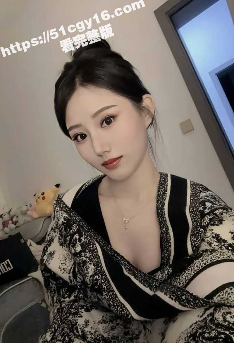 海角大神 废物点心 操翻人妻大表姐 亲戚串门都能串出个成人片 隔着屏幕都能闻到骚味儿！