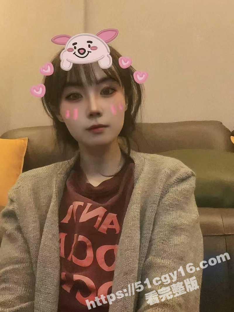 乌鲁木齐体制内母狗后续 各种口交电击喝尿调教 火腿肠插逼层出不穷 深喉差点把妹子给插死！