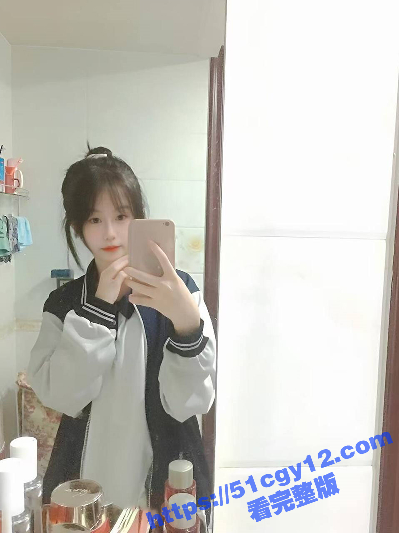 推特顶级嫩妹 糖糖 外表十分甜美的少女激情裸舞 被金主高价拿下肆意玩弄爆操 酒店的床都快被操塌啦！