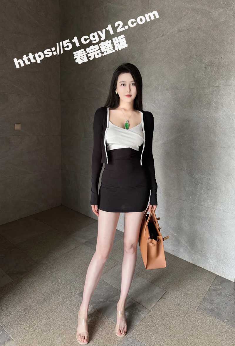 海角大神 我的妈妈是脚模 分享与妈妈的性爱之旅 用肉棒替父亲照顾妈妈的淫穴！