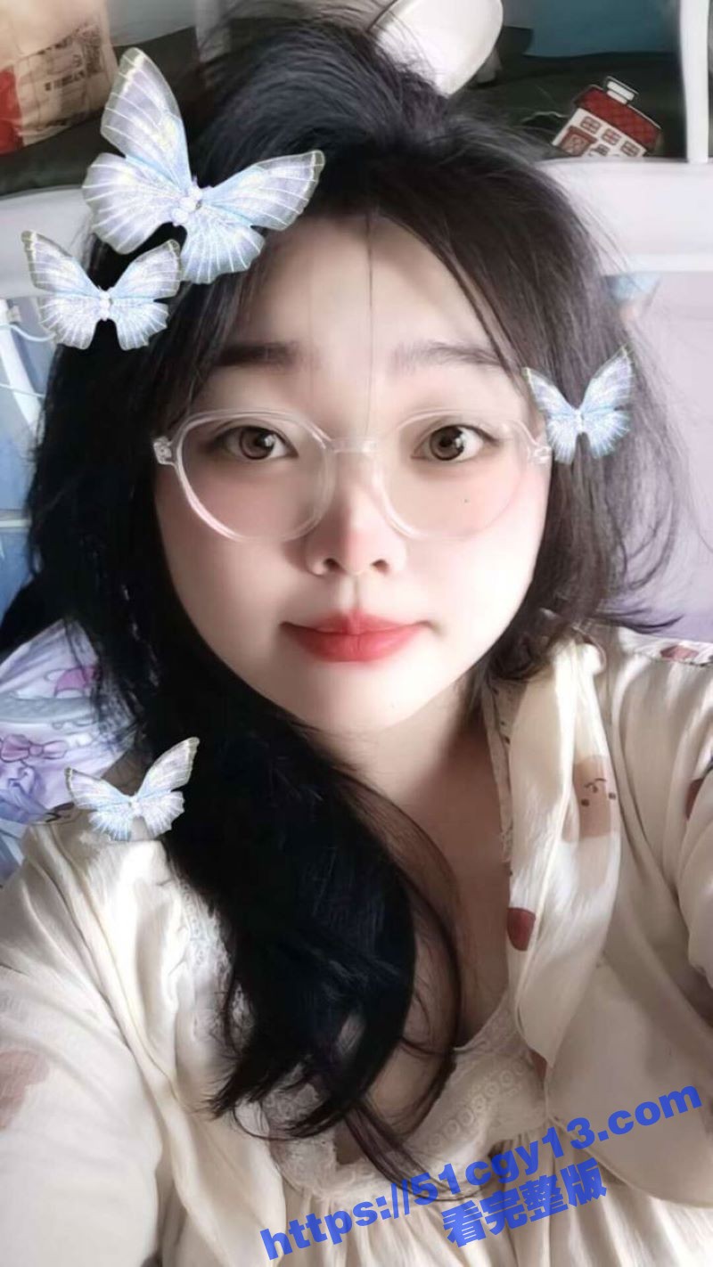 湖南长沙眼睛婊 吴莹莹 裸聊视频曝光 超大木瓜奶勾魂夺魄 露脸玩穴淫水狂流！