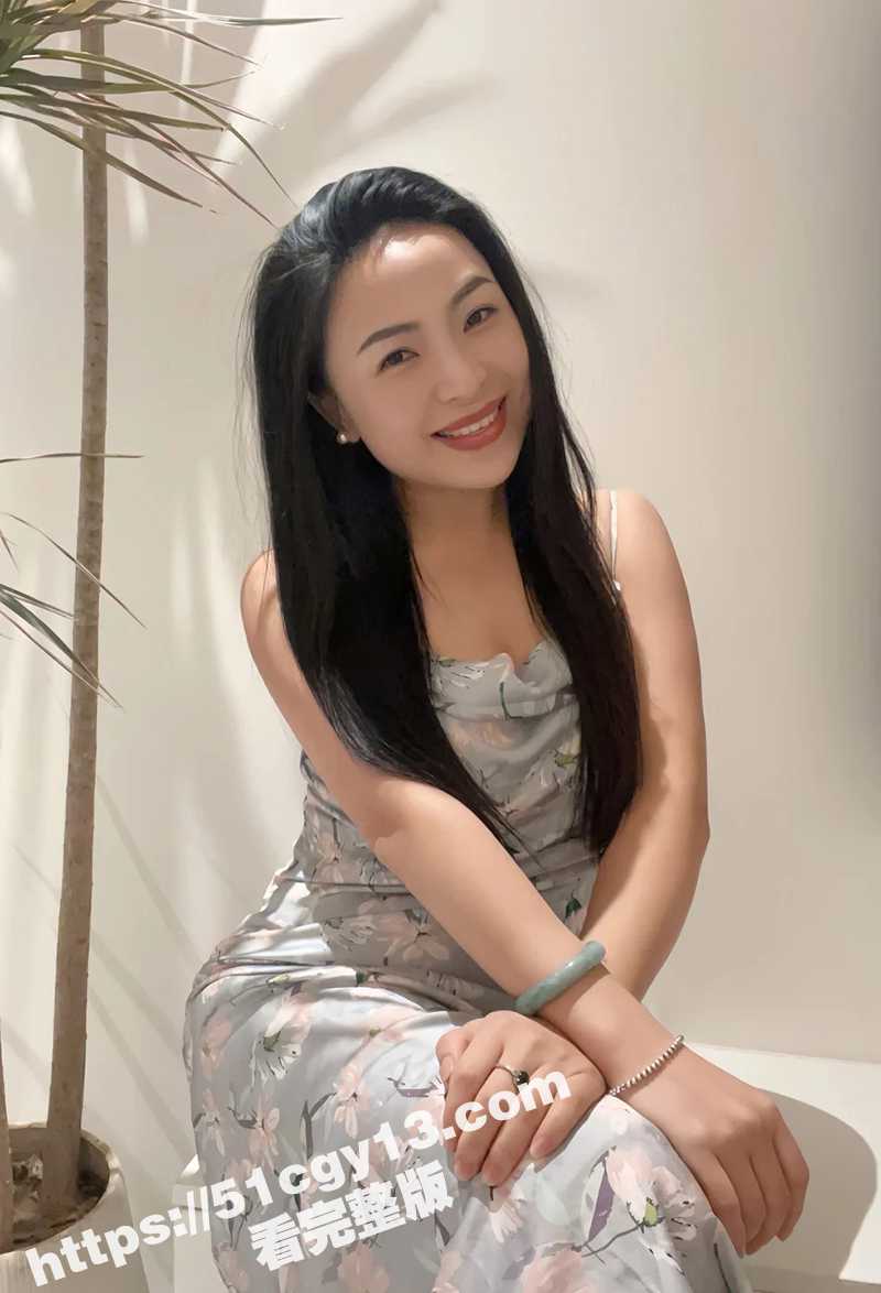 19岁畜生儿子爆奸亲妈 黑丝熟妇边接老公电话边被儿子猛插 双重刺激竟让小穴潮喷不止！