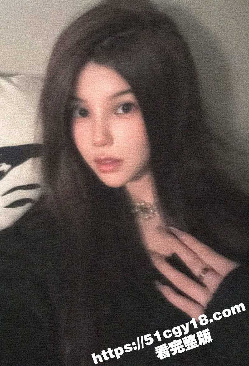 福建22岁少女 江雨晨 不雅视频流出 一线天美鲍遭炮友肆意玩弄 翘臀高撅被SM鞭打后入猛操！