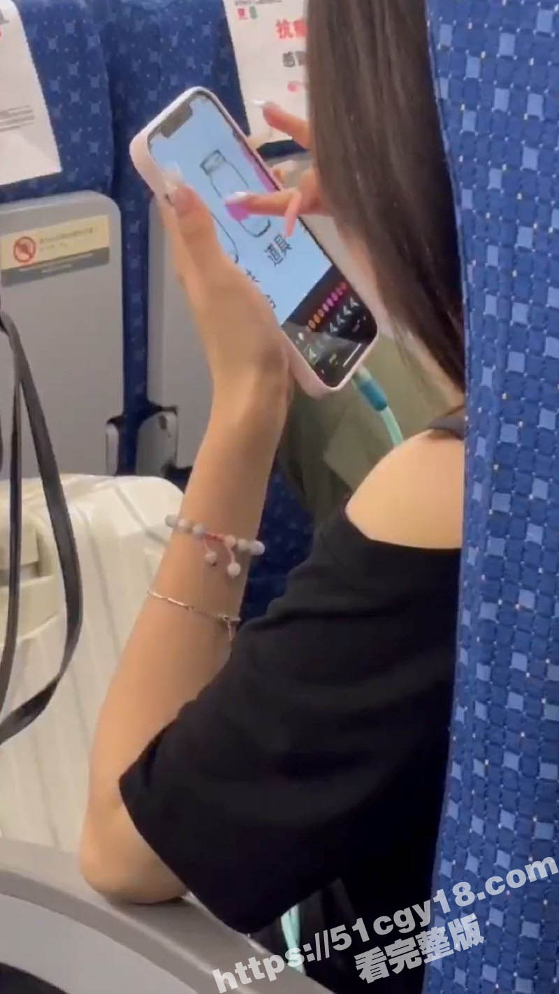 小姐姐玩性爱之瓶 (4)
