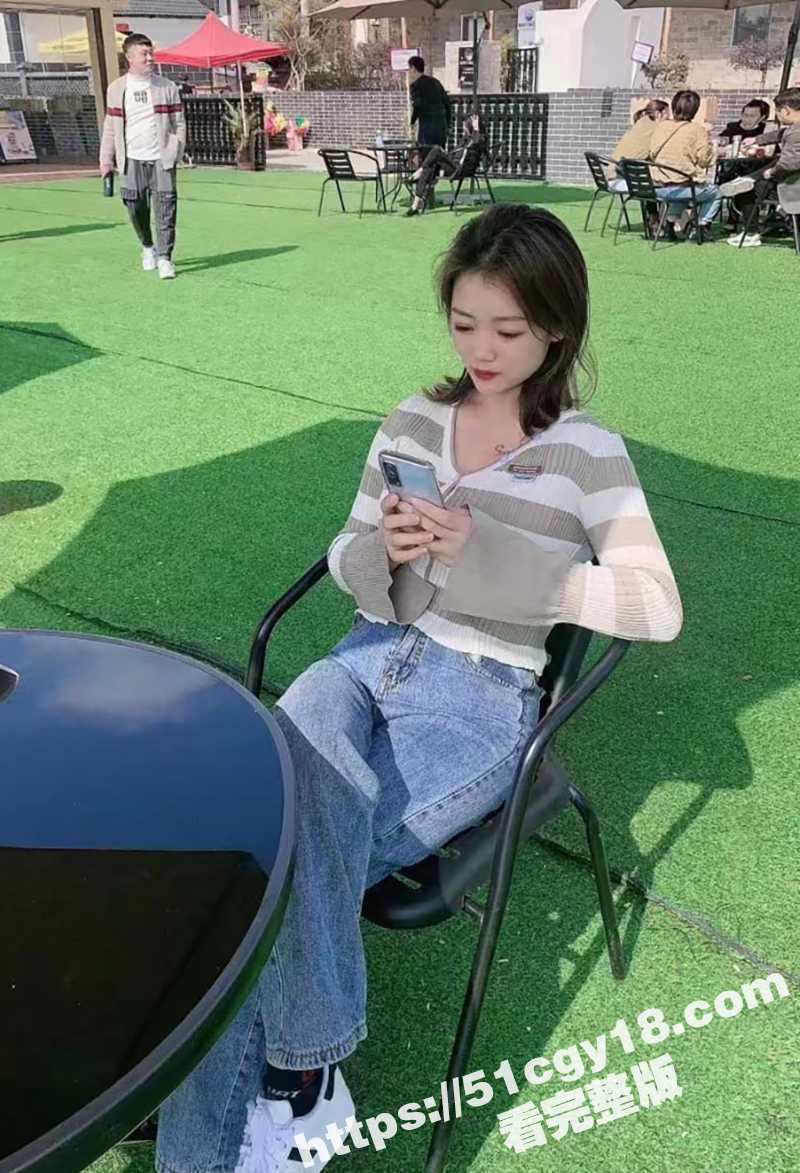 推特恋足大佬约炮超美女神 有逼不操只玩足交！玉足挑逗肉棒 踩踏呻吟不断 恋足控福音！