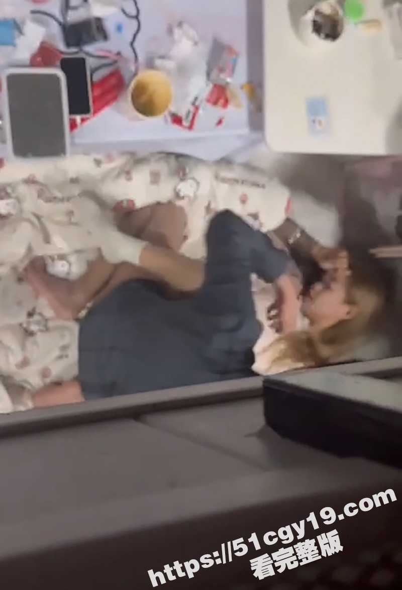 精神小妹偷拍视频 (10)