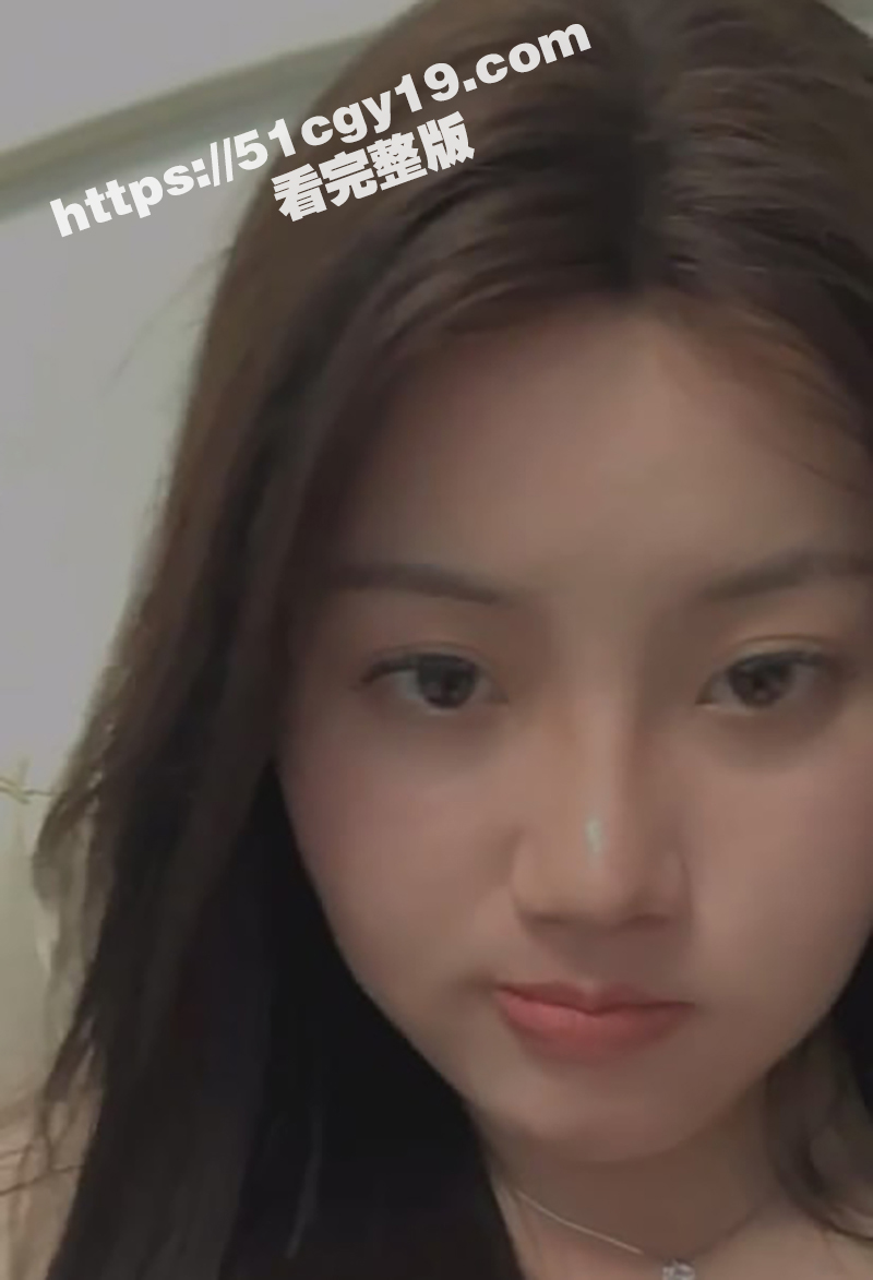 抖音网红 小羽 不雅视频被曝 颜值超美神似车模张芮尔 为捞金下海裸聊 掰逼揉奶 风骚至极！
