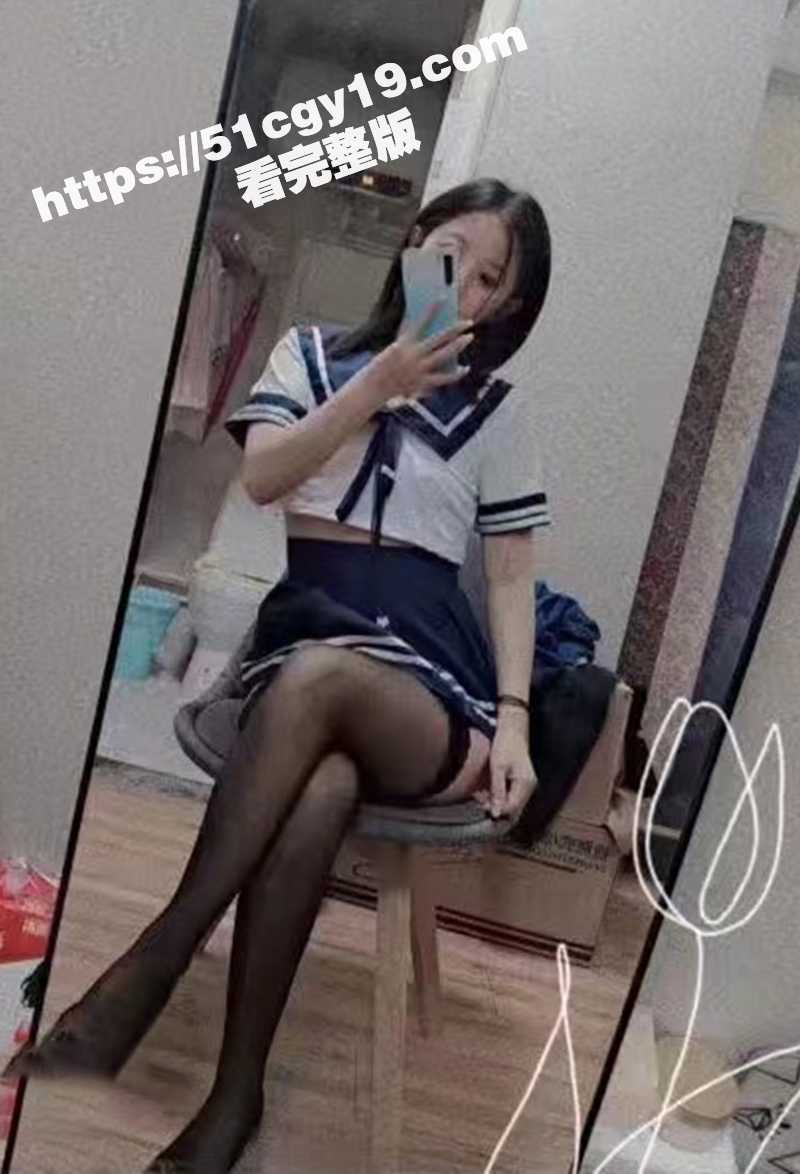 情侣性爱视频泄露 甜美女友偏爱用脚伺候肉棒 各种黑丝裸足服务 足技超绝爽翻男友！