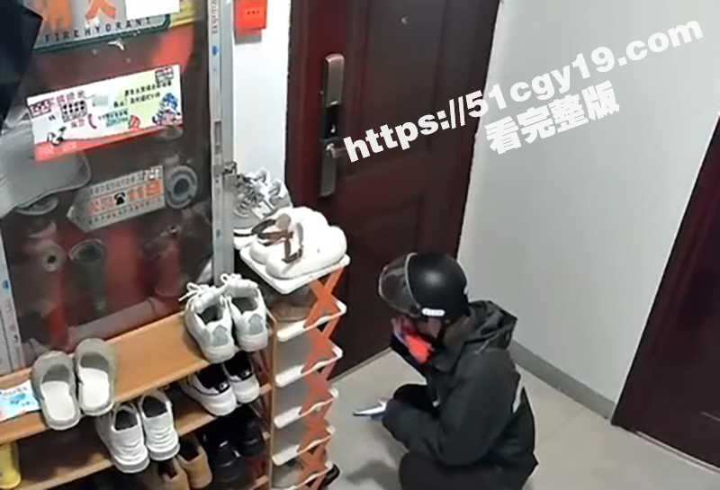 南通拆迁房小区 半夜惊现变态男 蹲守民宅狂舔女户主高跟鞋 五分钟监控视频流出！