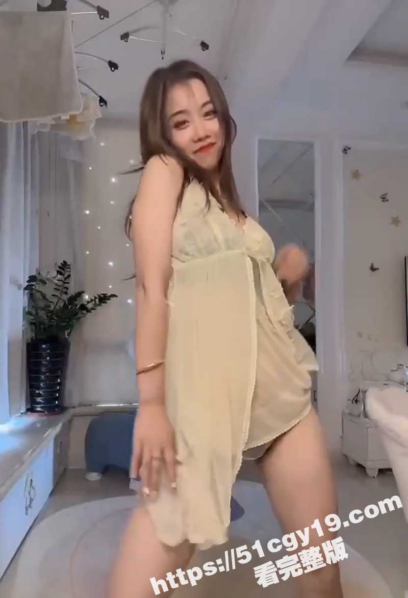 小鱼小红红露出视频 (1)