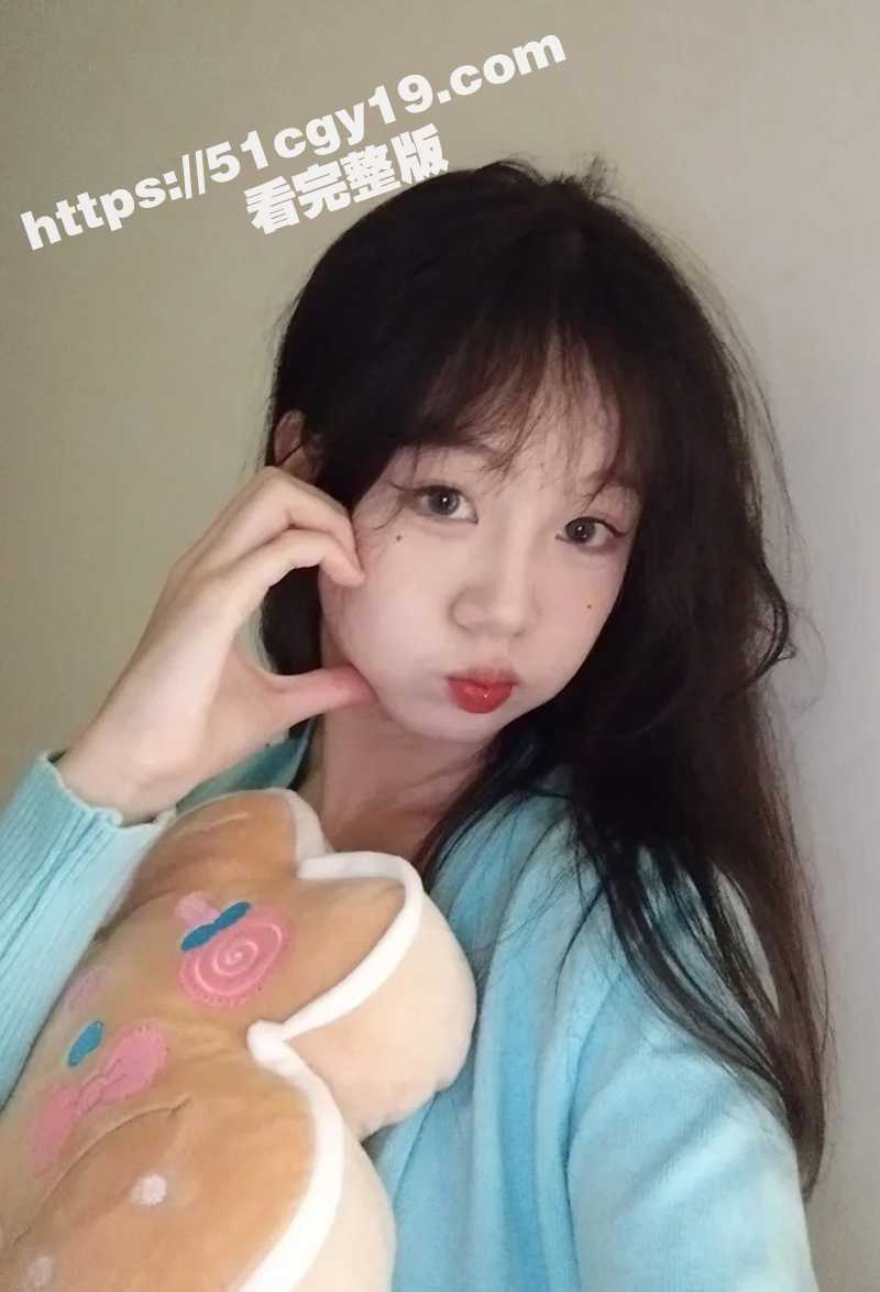 湖南衡阳学生妹 刘慧慧 脚踏两船玩裸聊！露脸自慰视频流出 骚穴被假屌插的淫水狂流！