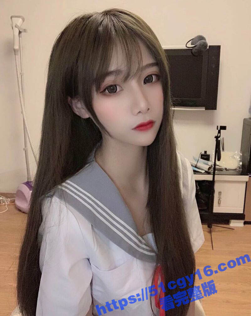 海角大神 我是奶气草莓 趁老婆睡着跑到女儿房间 掀开被子撕开内裤 操得女儿腿发抖！