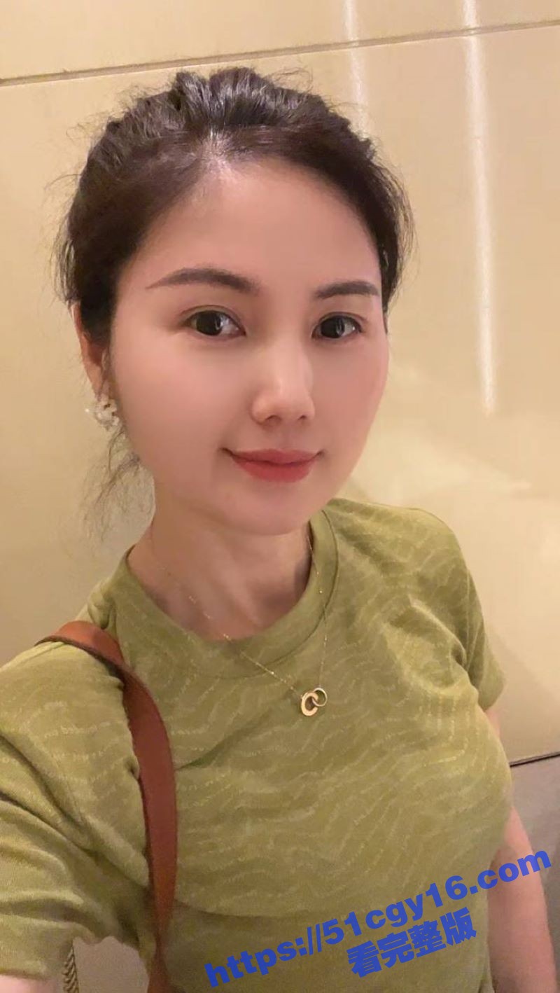 极品御姐人妻 身穿性感豹纹丝袜 被绿帽老公各种姿势轮番玩弄 操得高潮迭起眼神迷离 彻底沉沦于肉欲！