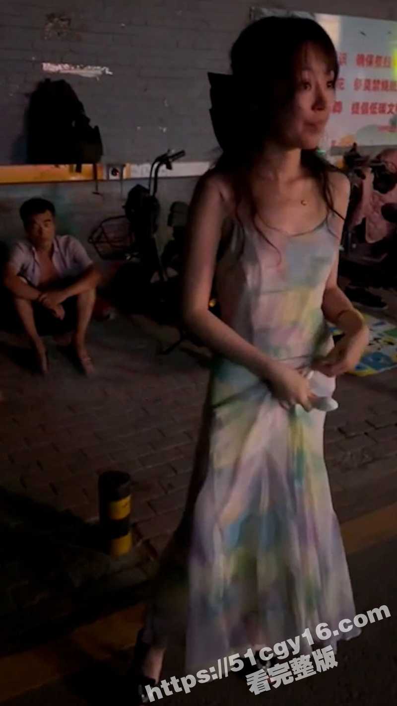 高颜值反差女神 彤彤乖 人前大胆露出公开自慰 跳蛋远程遥控到高潮 滴蜡封穴炸裂到爆！