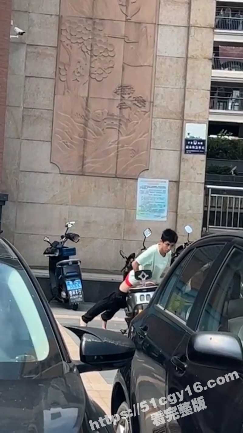 海丰变态男操电动车-4