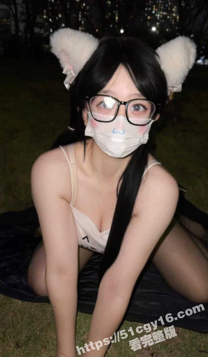 抖音网红笨蛋小鱼曼萝大尺度私拍-2