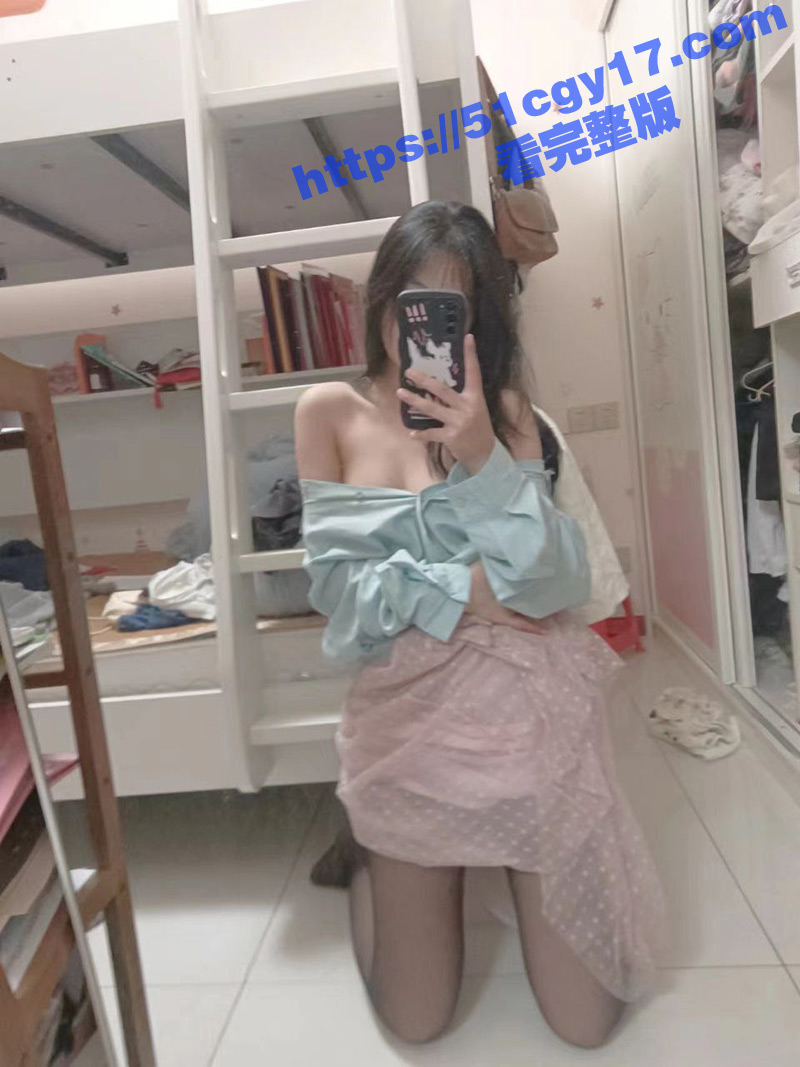 湖南衡阳 吴雅清 清纯学生妹露奶摸逼视频被主人曝光 极品小母狗粉乳嫩穴无比诱人！