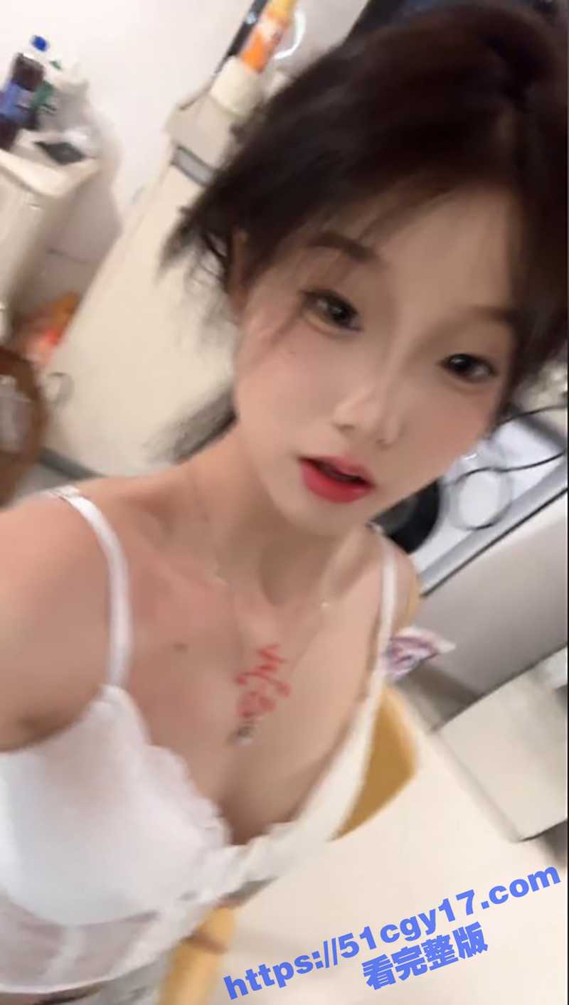 就叫七七32分钟双女主会议室视频（4）
