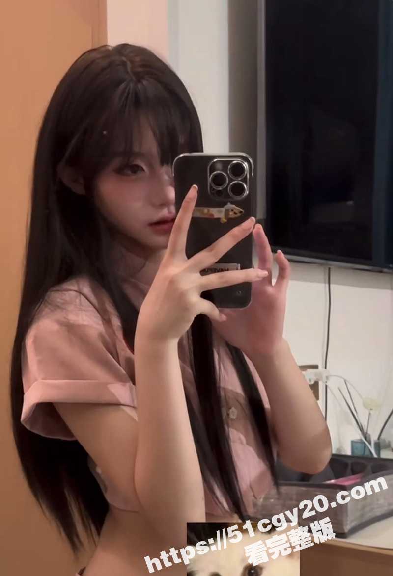 抖音百万粉丝网红 董香 最新福利自拍合集 纯美尤物上演各种制服诱惑 清纯反差诱人无比！