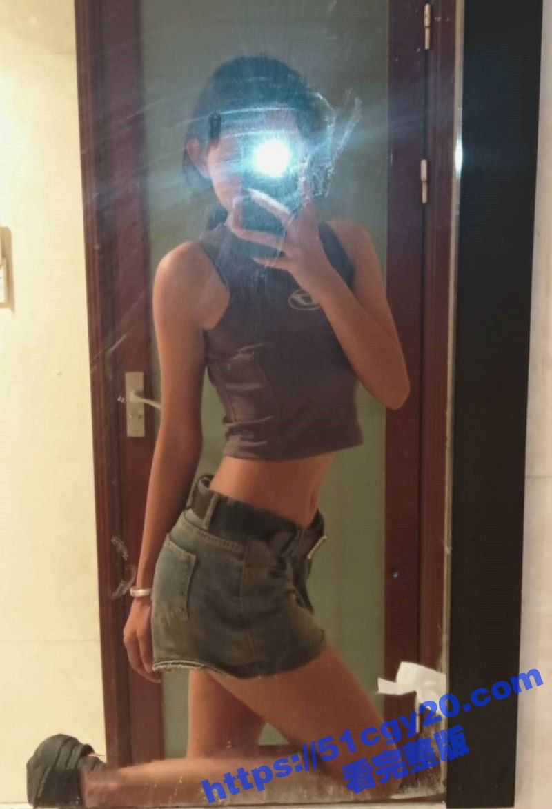 贵州女大学生 与男友性爱视频流出 酒店被捆绑双手调教 撕破丝袜后入猛操 粉嫩小穴喷水如泉淫水四溅！