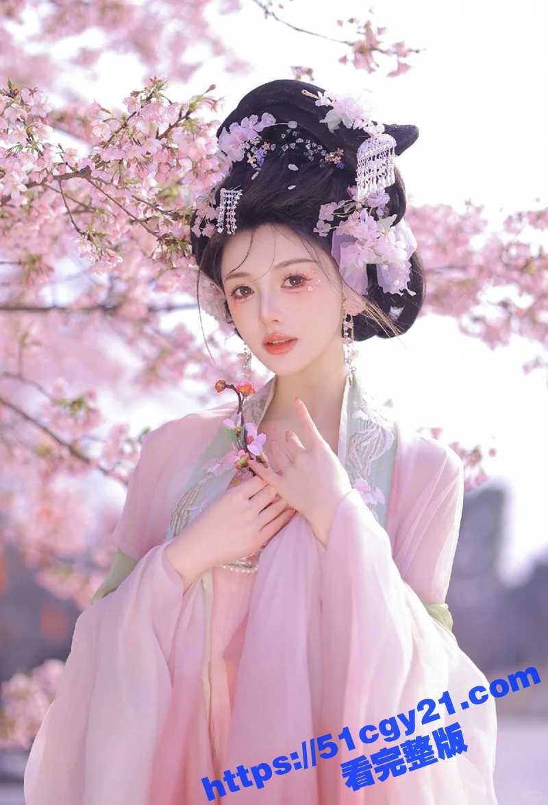 乱伦大神 我和亲妹妹 玩出新花样！巨乳妹妹穿汉服伺候亲哥 口交舔屌撅臀后入 兄妹做爱淫乱至极！