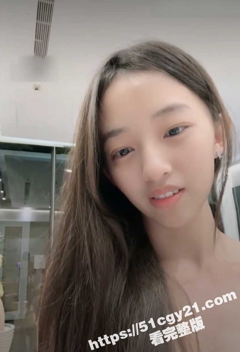 台湾少女 fayebebe 性爱直播泄露 穿开档黑丝无套激战 口爆吞精揉穴自慰 全程露脸骚话不停！