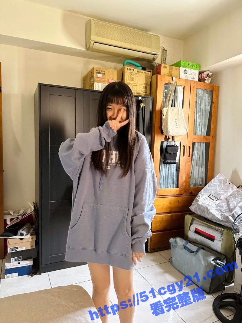 女大学生被男友调教视图流出 清纯少女变骚浪尤物 戴着肛塞被无套猛操嫩穴 爽的直翻白眼！