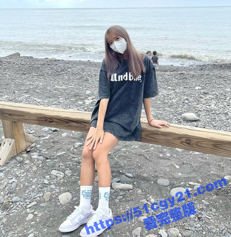IG超可爱齐刘海网红 资婷 与前男友做爱口交视频不慎流出 大奶子又白又嫩极度诱人！