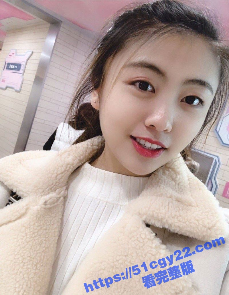 中国民航大学毕业生 李佩佩 私生活淫乱约炮成瘾 露脸自拍媚态尽显 口爆颜射彰显母狗本色！