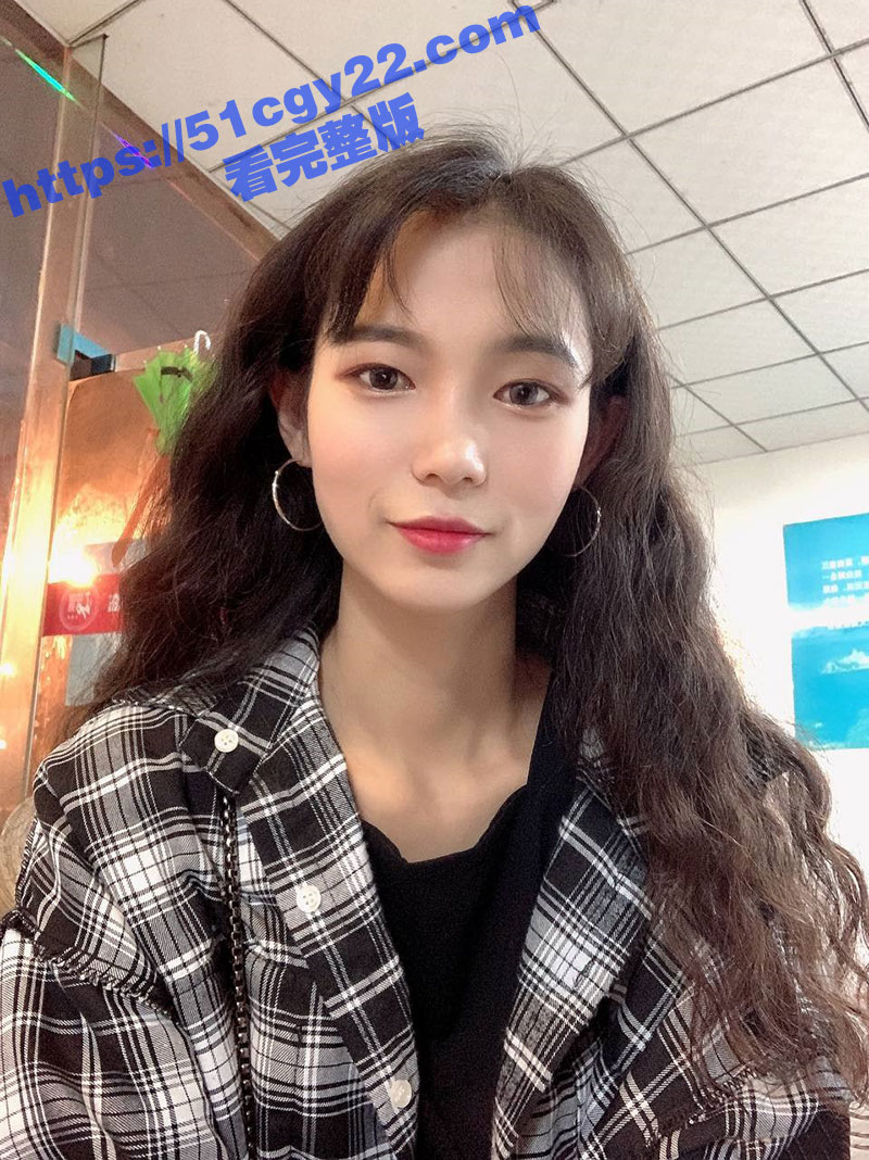 云南高校美女 网络面试模特惨遭渣男套路 全裸展示性感身材 还要洗澡给他看！