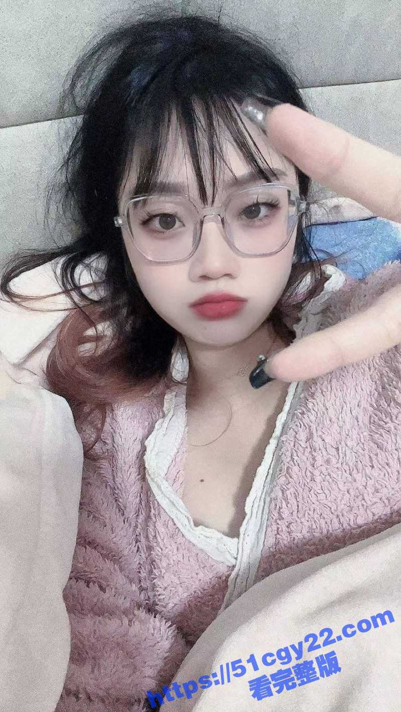 杭州反差嫩妹 俞梦菲 私拍自慰视频流出 边揉搓美乳边抽插粉嫩蜜穴 汁水四溅浪叫不止 清纯外表深藏淫态啊！