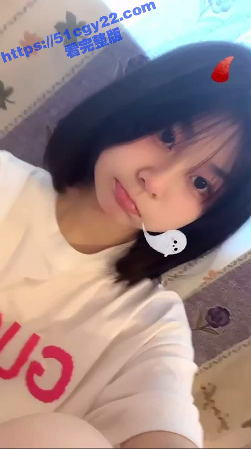 武汉JK学生妹 黄美珍 不雅视频流出 桥嫩酮体无比诱人 黑丝美足嫩穴自慰 反差感爆棚！