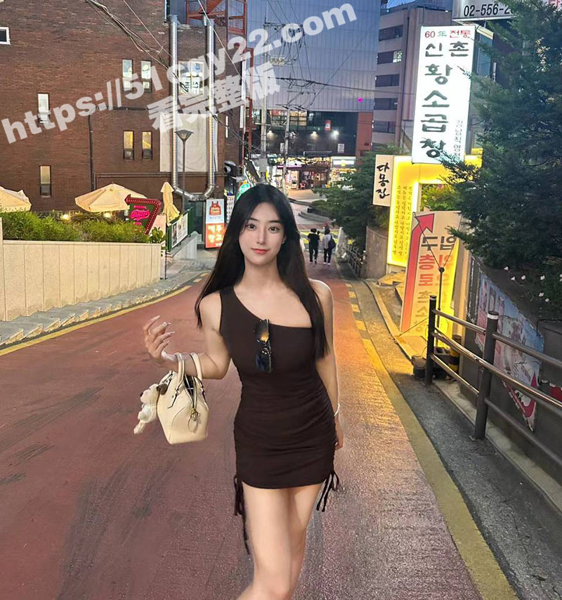上海极品名媛御姐 被大神带到酒店春药玩弄 三炮过后还用玉足挑逗大神 这是药效太强还是给骚逼操爽了？
