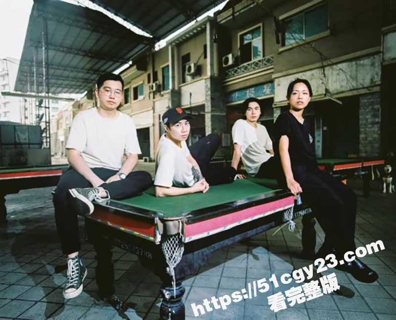 蛙池乐队女主唱 金依依 演唱会上演搓澡火爆全网 动作十分像当众抠逼 该不会下面塞了跳蛋吧？