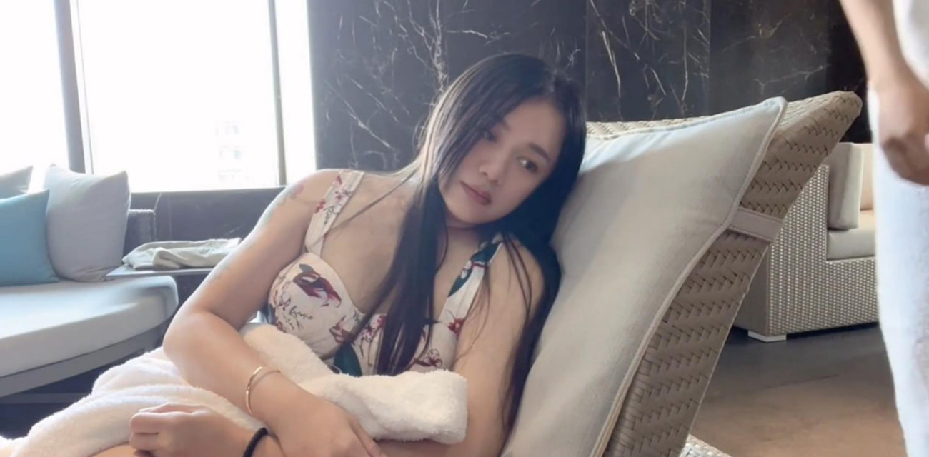 湾湾巨乳淫娃 Daisybaby 泳池猎艳